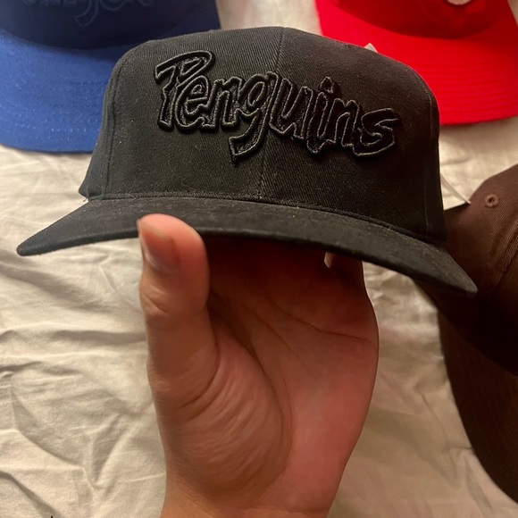 Vintage penguins black dome hat - Picture 1 of 2